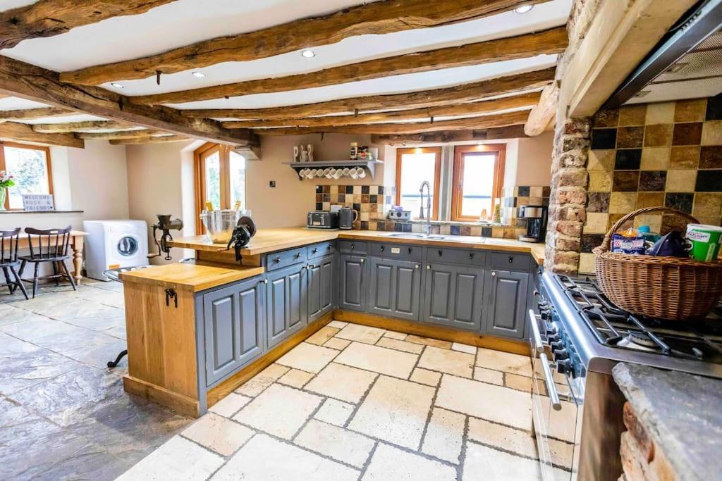 Four Bed Barn Conversion Junction 37 38 M1 Барнзли Екстериор снимка